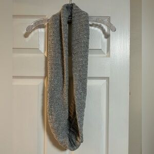 OLD NAVY Cozy Gray Knit Infinity Scarf